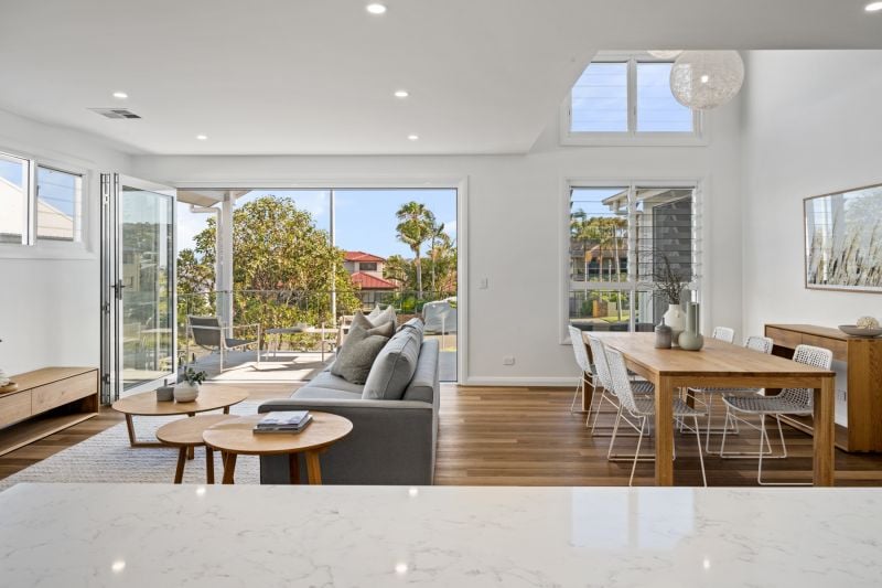 15 Mawson Close, Caves Beach - Thumbnail 8
