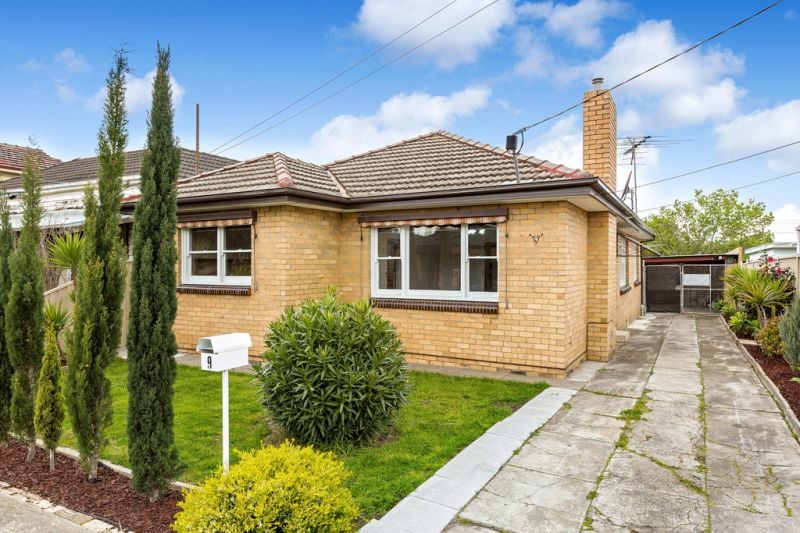 9 Dongola Road, West Footscray - Thumbnail 2