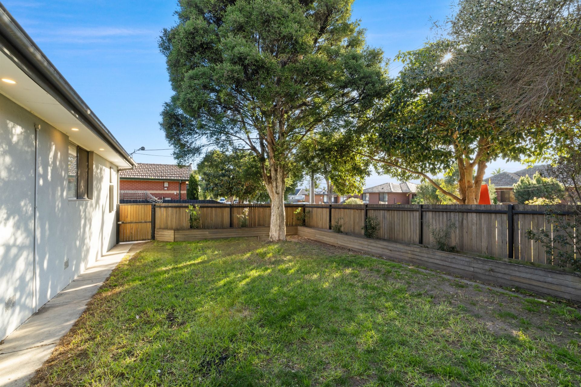 Stylish Unit with Expansive Courtyard Retreat