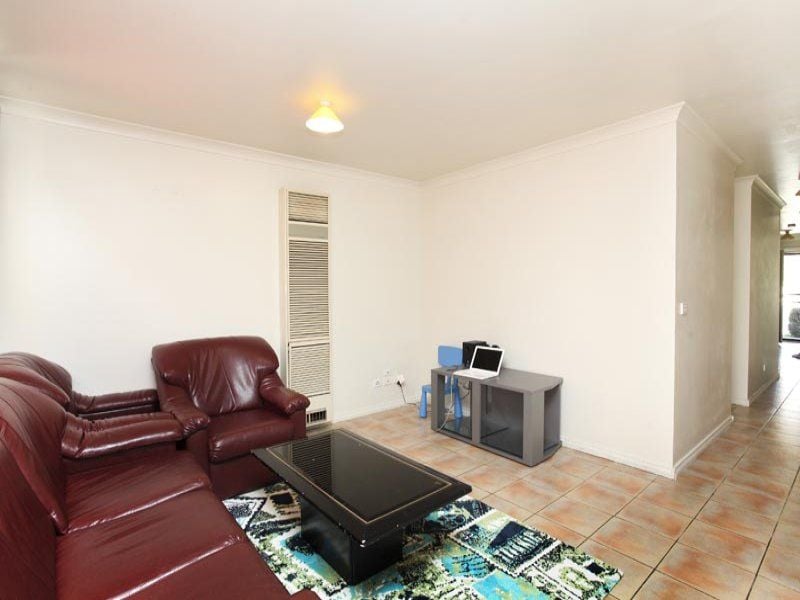 11 Elphinstone Way, Caroline Springs - Thumbnail 5