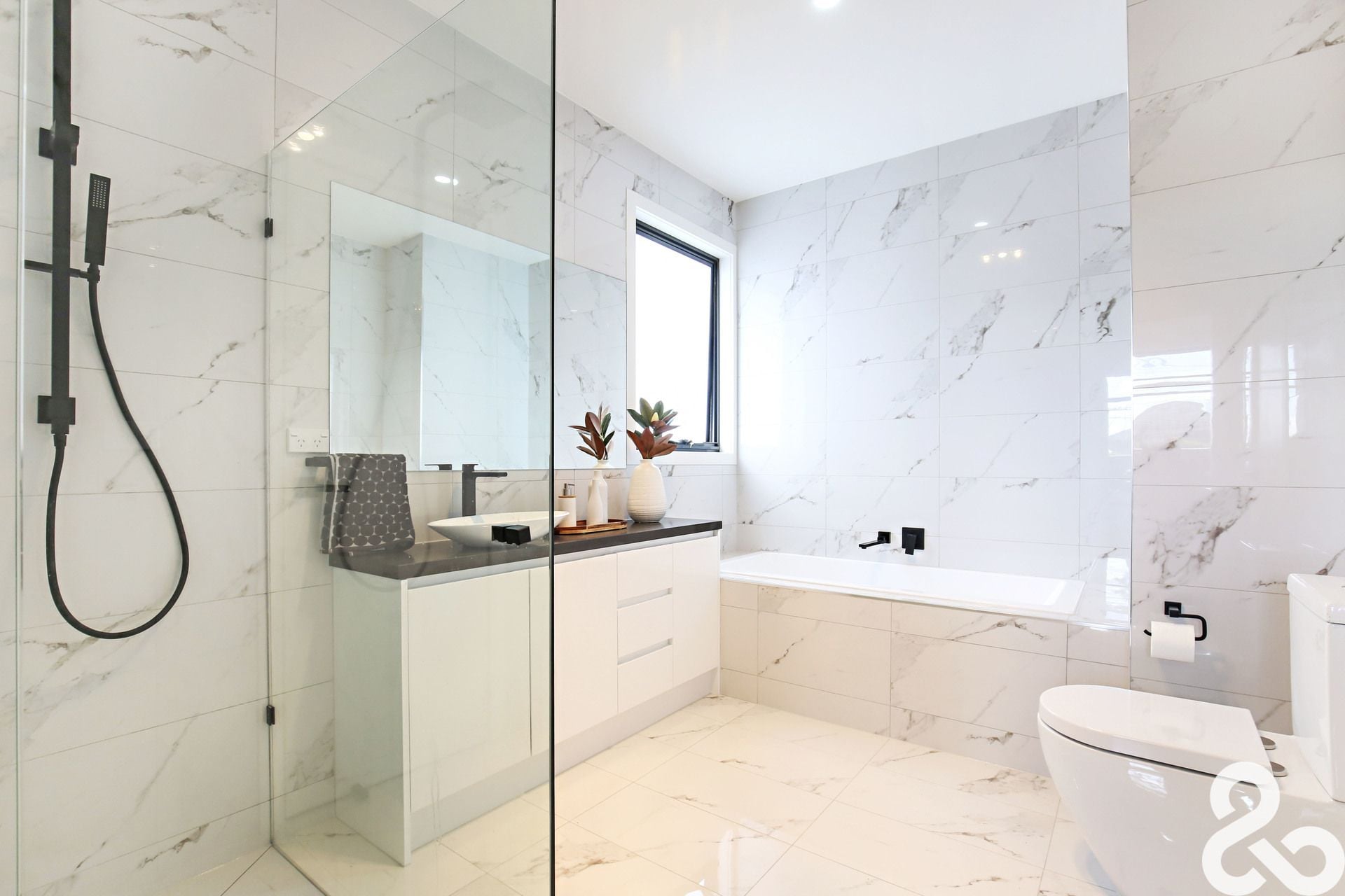 SPACIOUS LUXURY WITH DESIGNER DETAIL