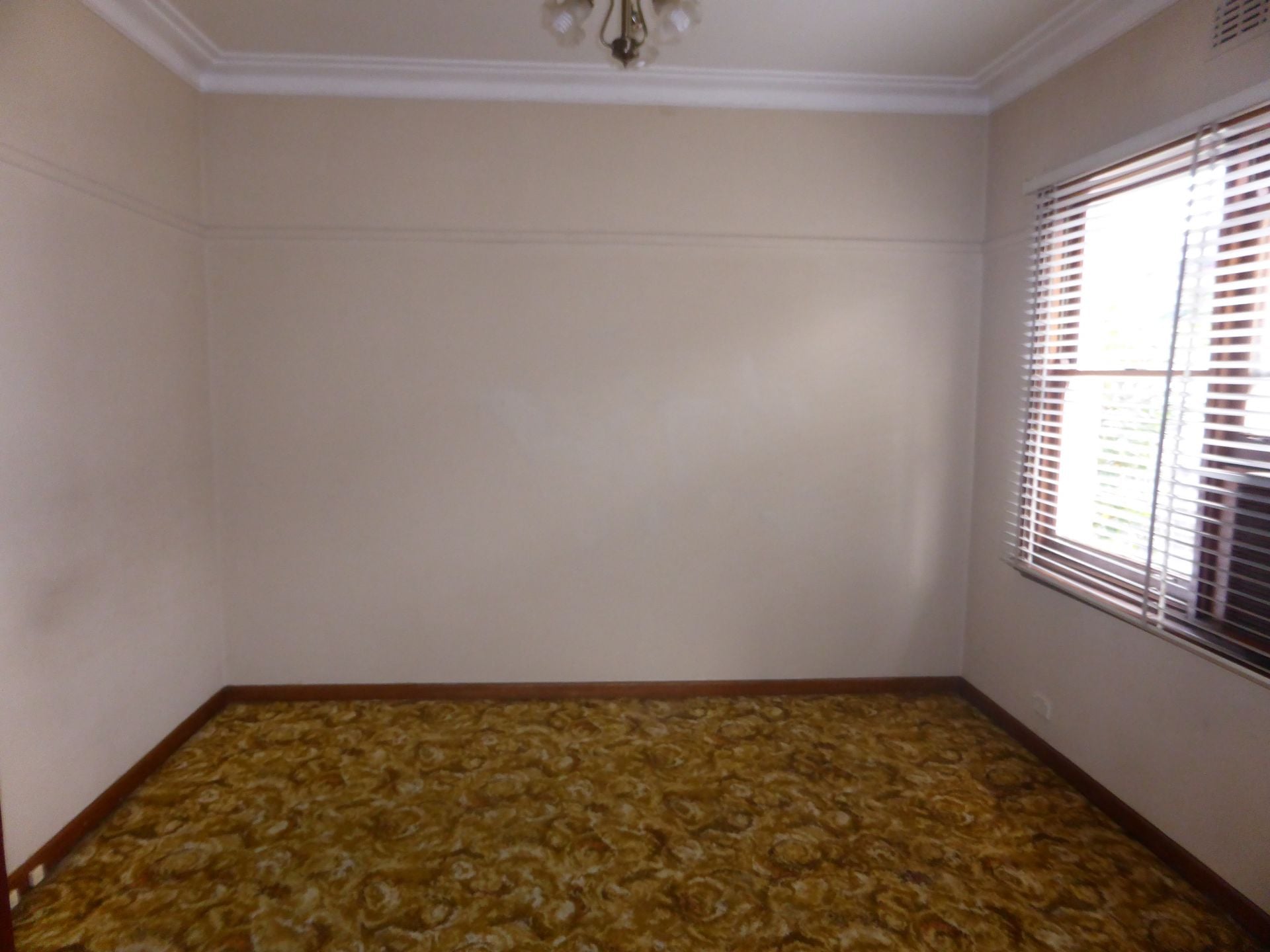 Brilliantly Located And Comes With A Gardener!