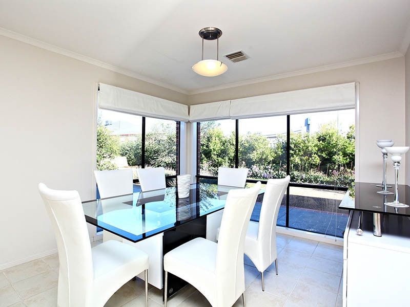 17 Barlow Close, Caroline Springs - Thumbnail 4