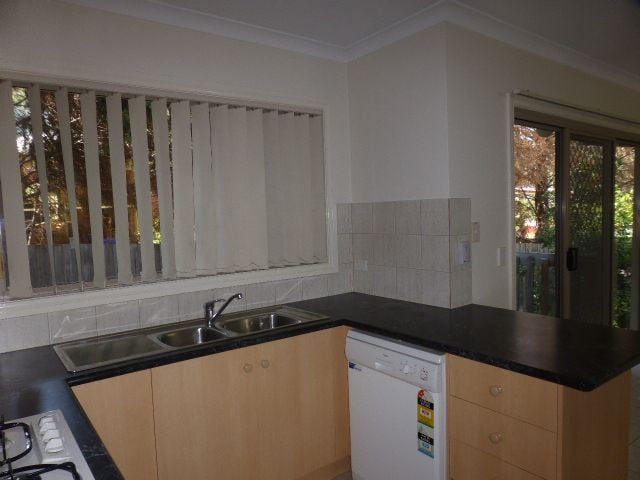 ** ONE WEEKS FREE RENT, TREAT YOURSELF BEFORE CHRISTMAS**