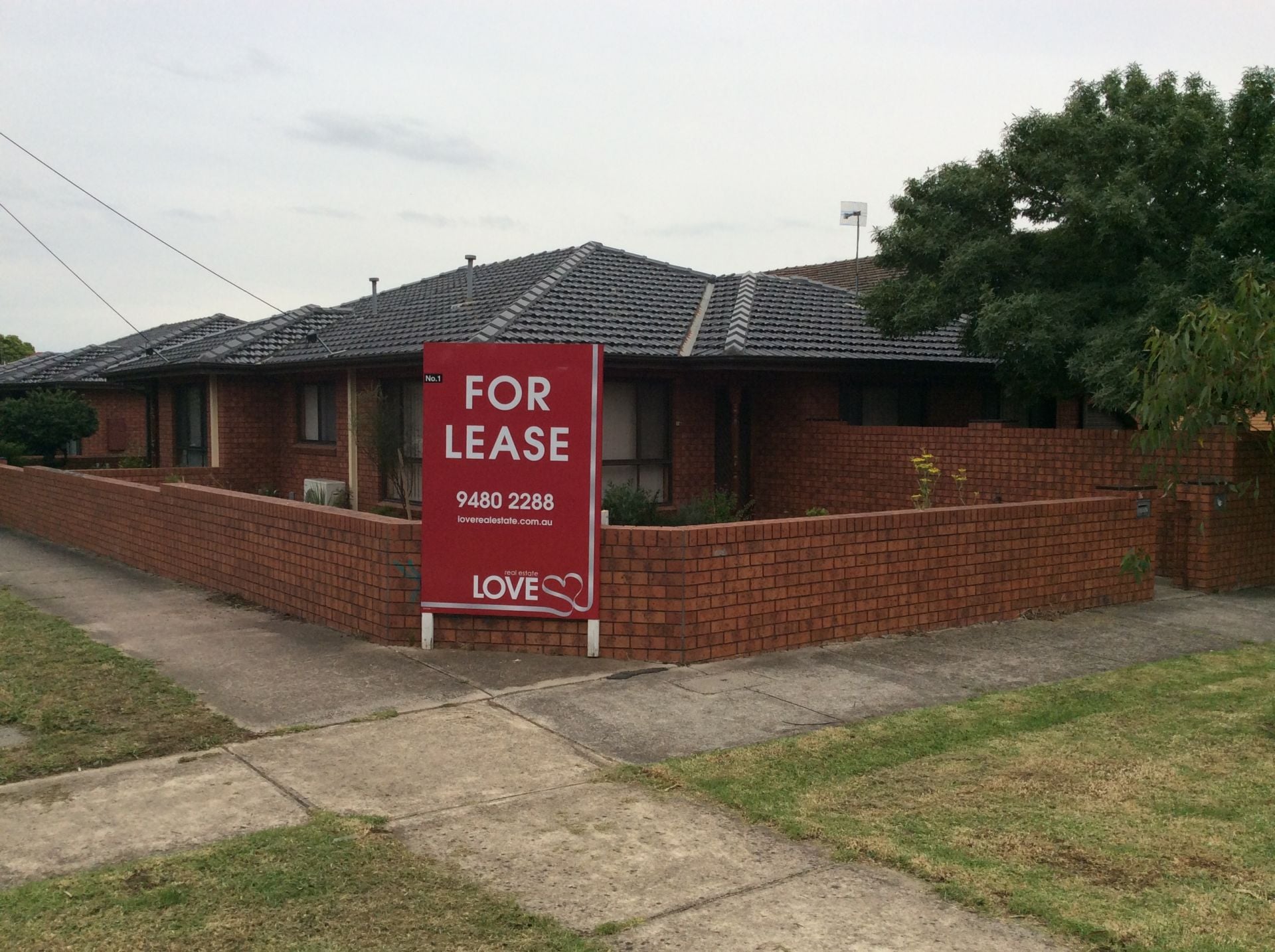 Villa Unit Close To Everything and Only Walking Distance to Penders Park