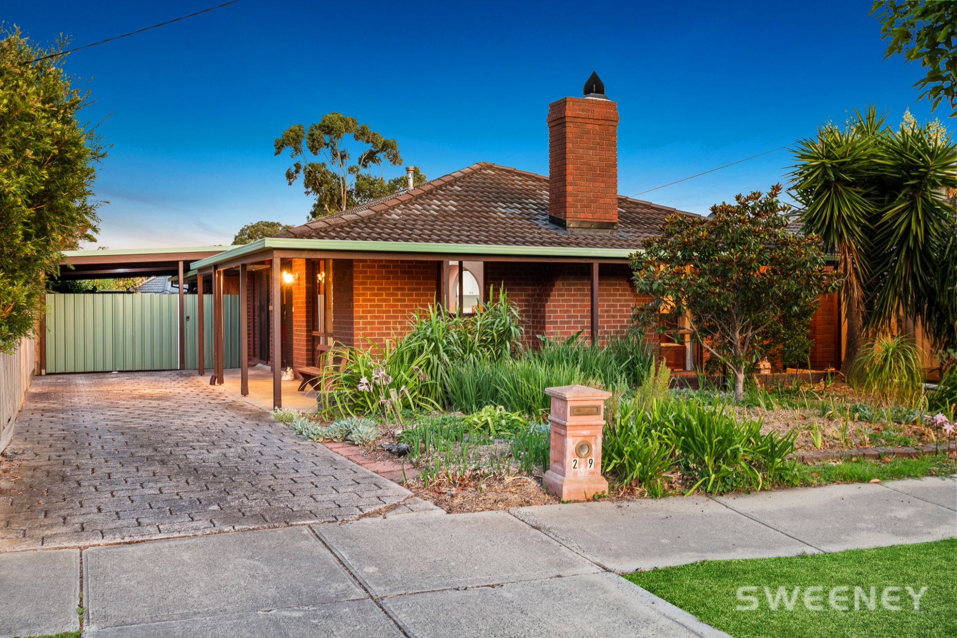 29 Edwards Drive, Altona Meadows - Thumbnail 2