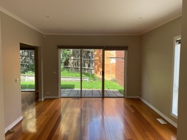 **Modern Townhouse and in a Fabulous Location**