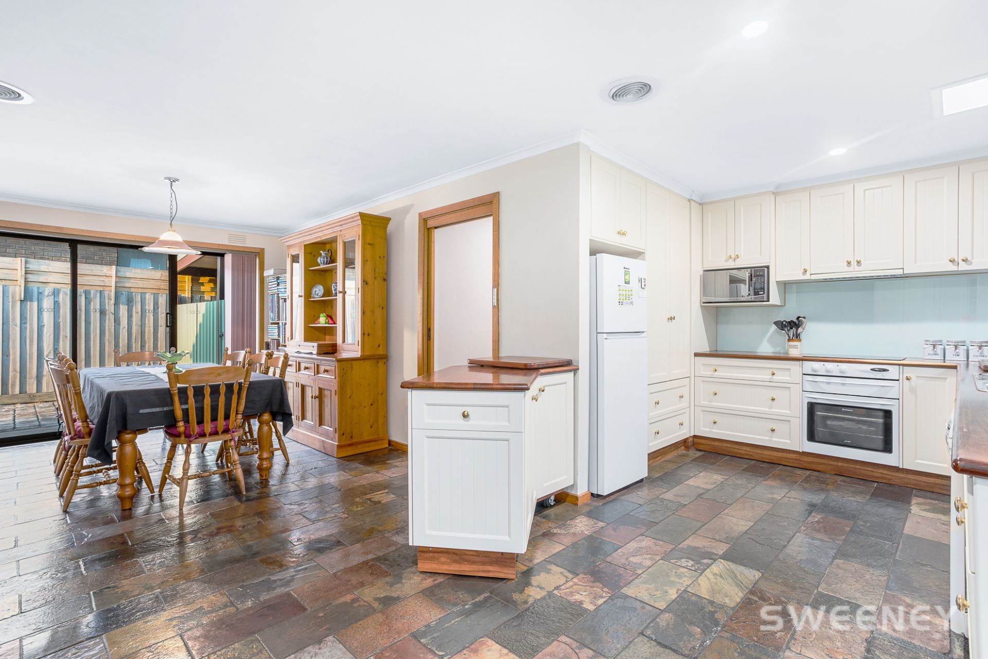 29 Edwards Drive, Altona Meadows - Thumbnail 7