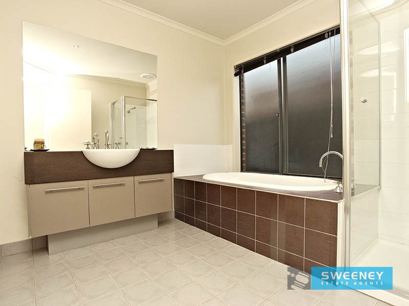 12 Gilmore Grove, Point Cook - Thumbnail 7