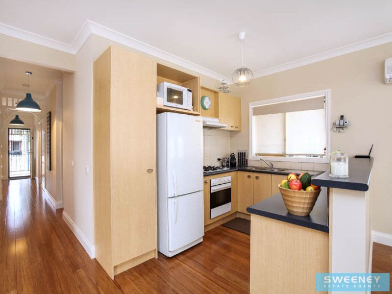 27 Naracoorte Drive, Caroline Springs - Thumbnail 3