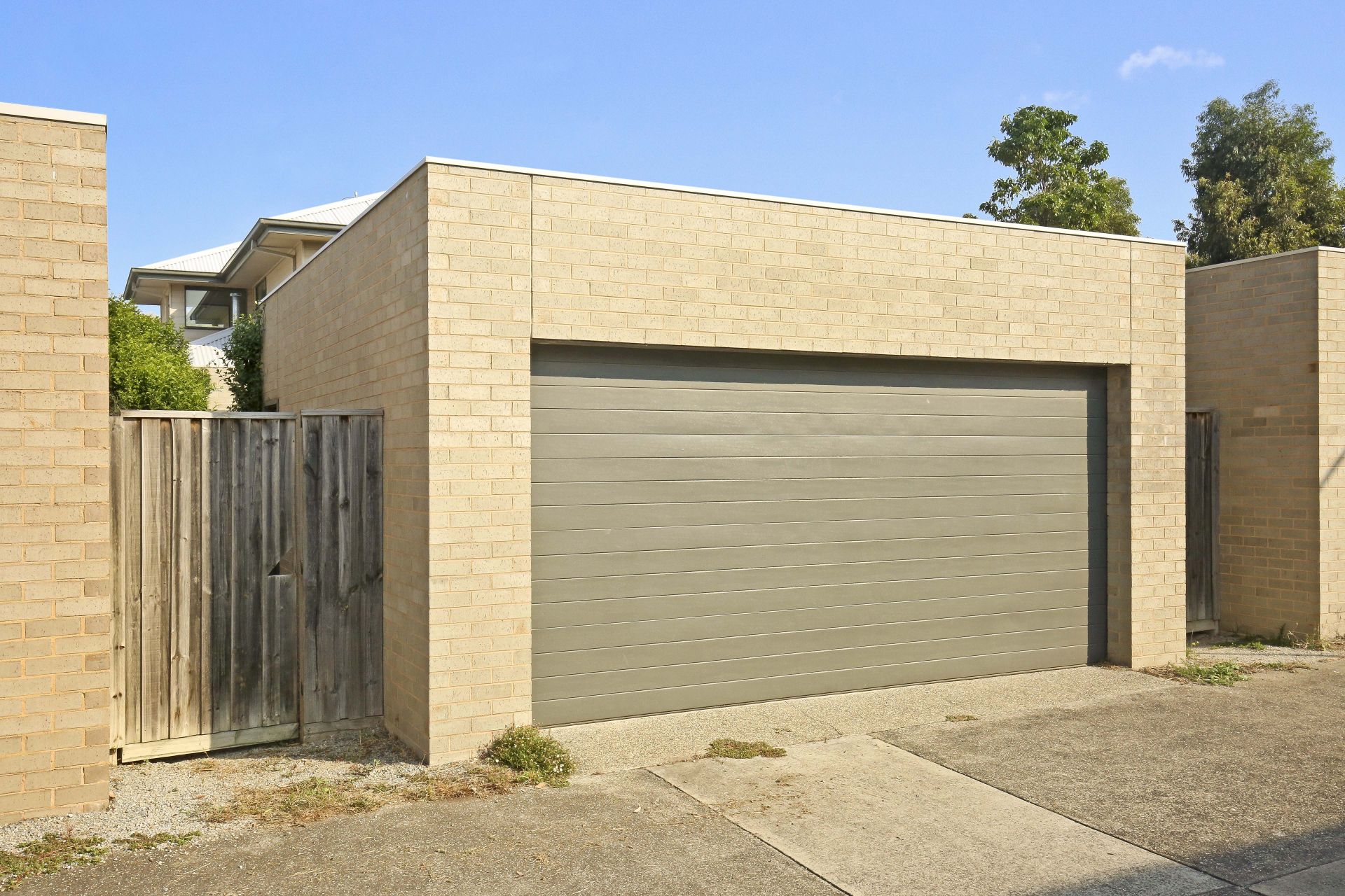 STYLISH TOWNHOUSE OPPOSITE PARKLAND  *Insp Thu 5th Jul @ 5:00pm*