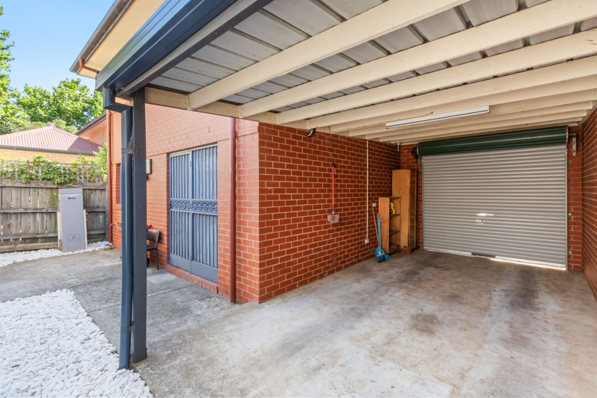 Amazing Thornbury Location!