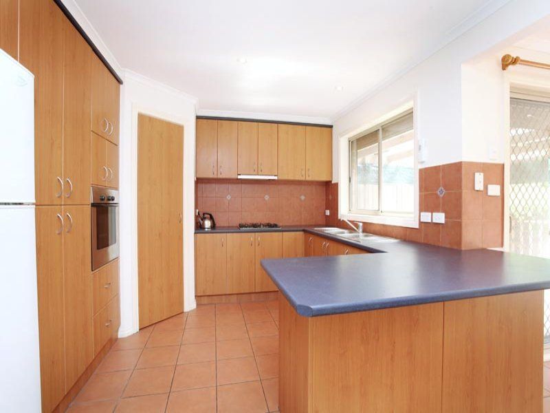 31 Blenheim Way, Caroline Springs - Thumbnail 3
