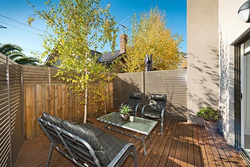 Boutique Living in Boutique Location!!