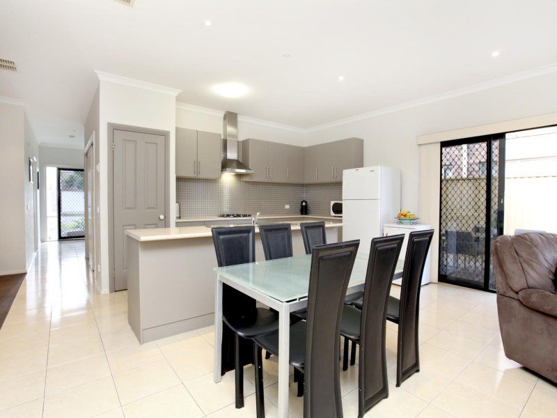 8 Maranoa Grove, Caroline Springs - Thumbnail 4