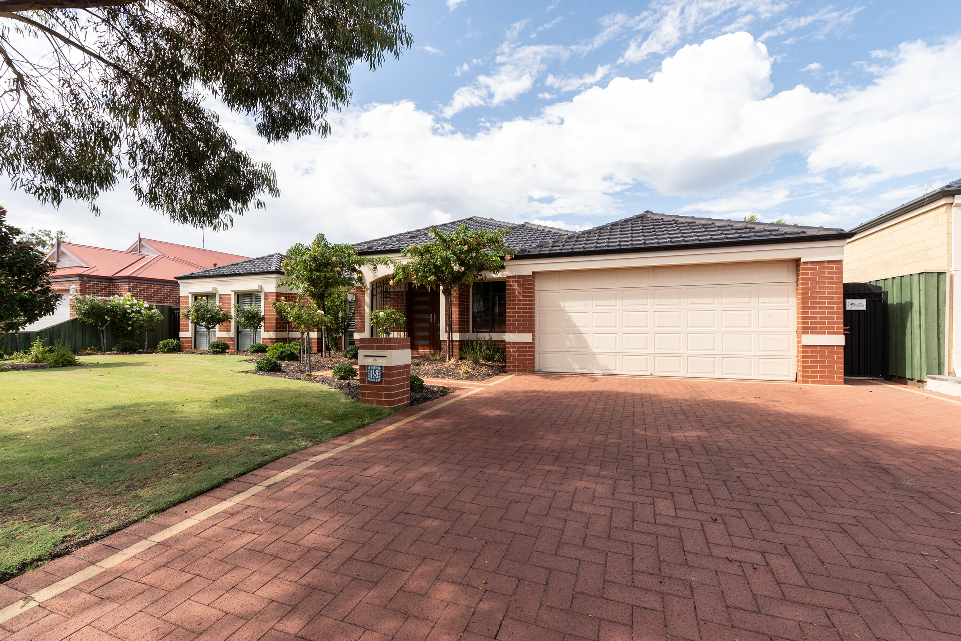 18 Willow Bank Entrance GWELUP WA, Gwelup - Thumbnail 2