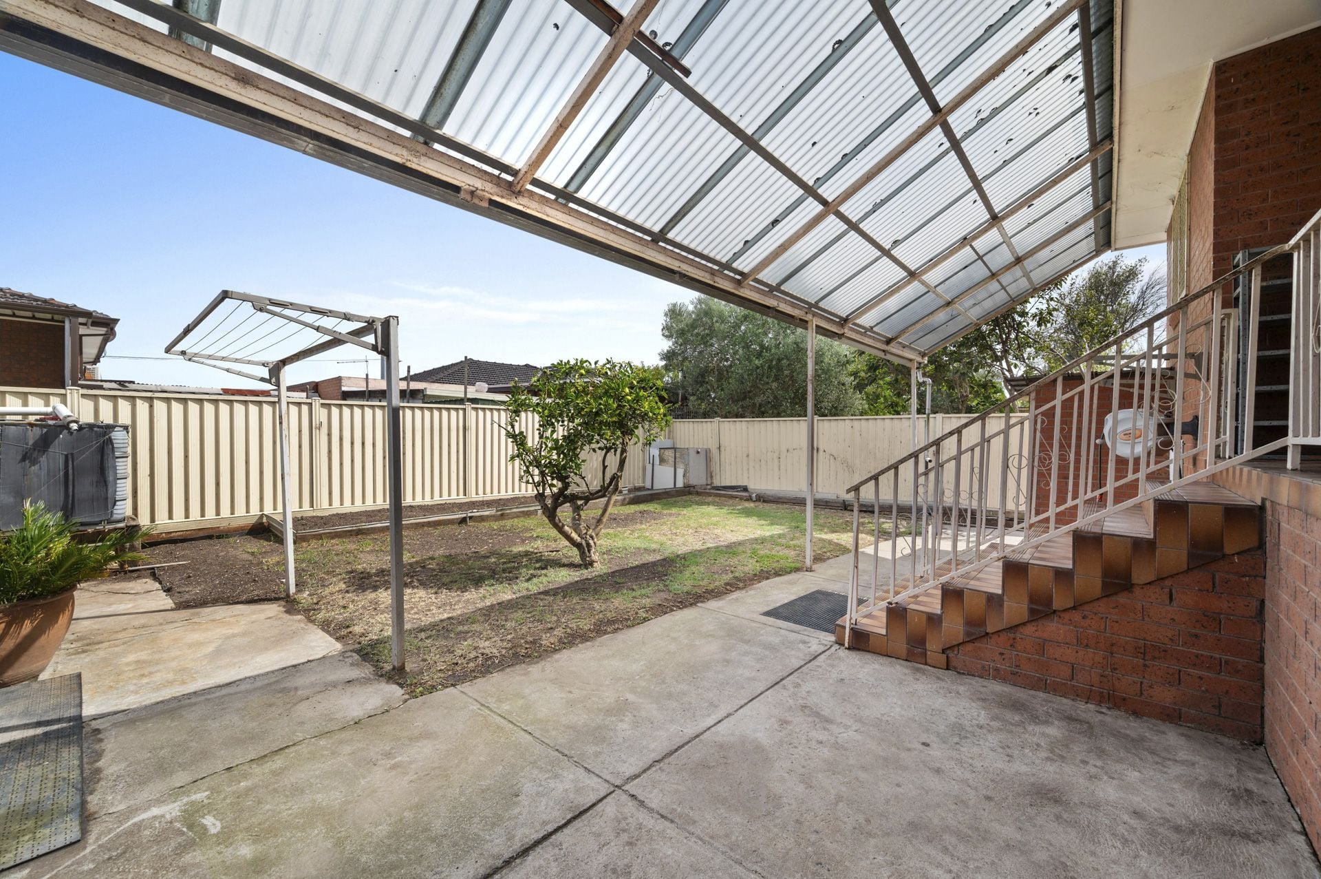 GRAND FAMILY HOME