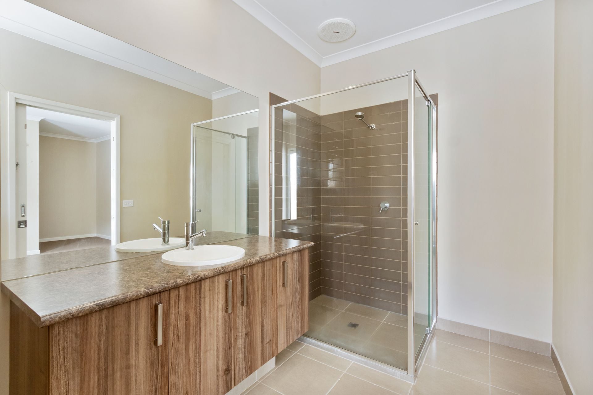 CONVENIENT & MODERN STYLE LIVING