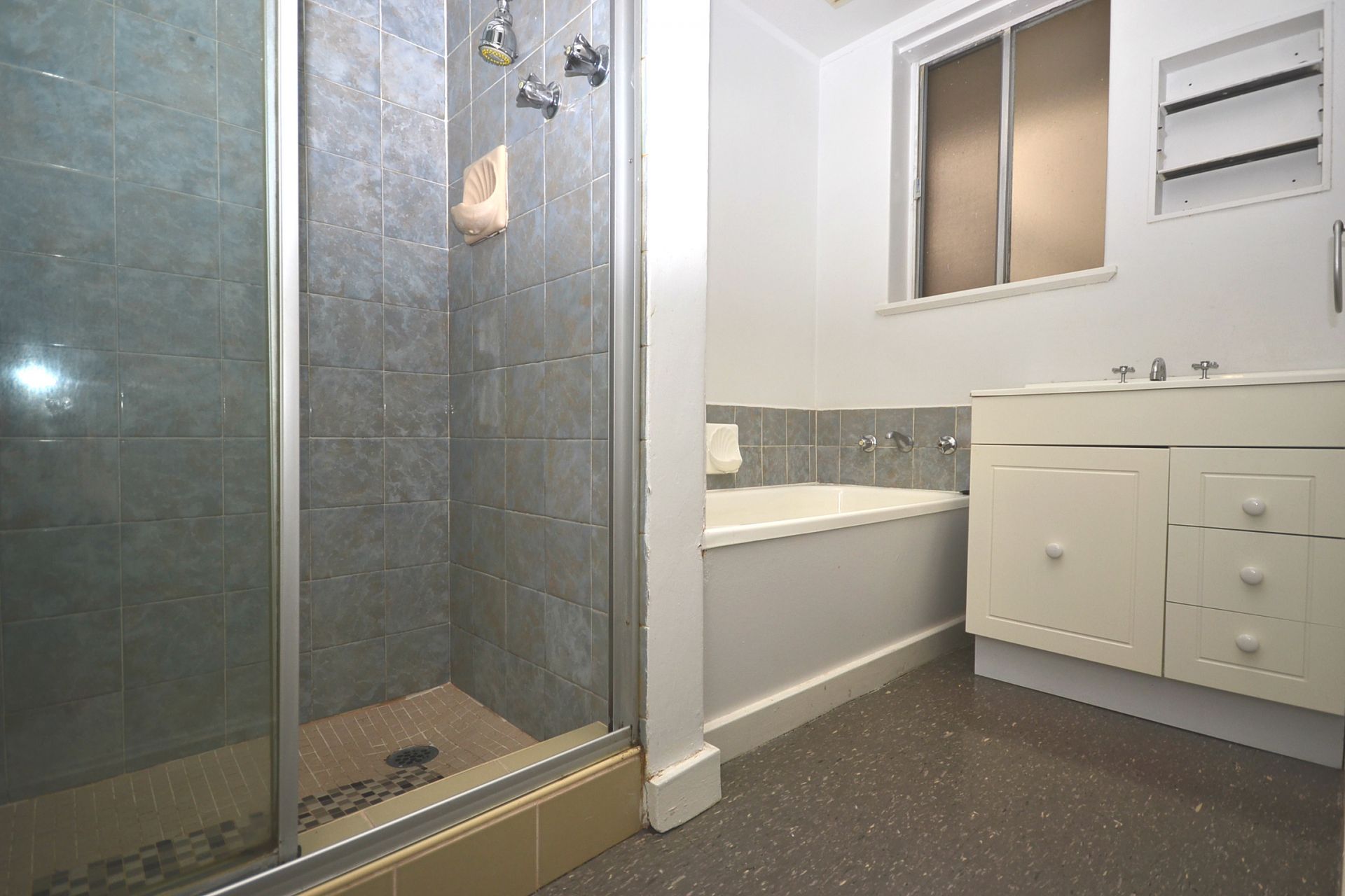 CUTE, COSY AND CONVENIENTLY LOCATED