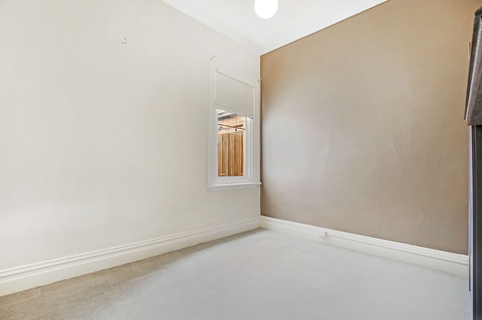 CLASSIC BRICK TERRACE IN GREAT LOCATION