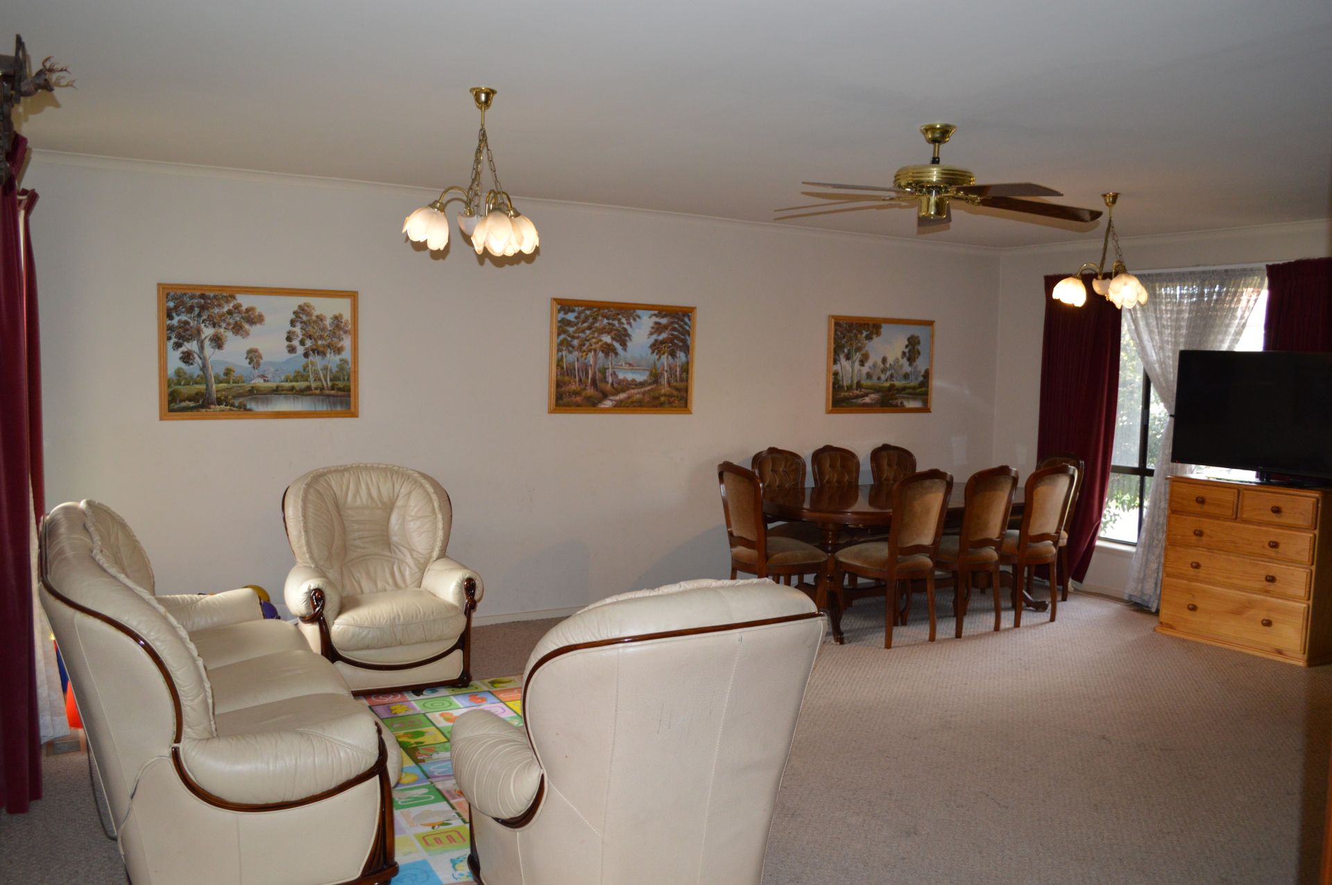 FANTASTICALLY LOCATED, SPACIOUS FAMILY HOME   *Insp Sat 17th Sep @ 11:25am*
