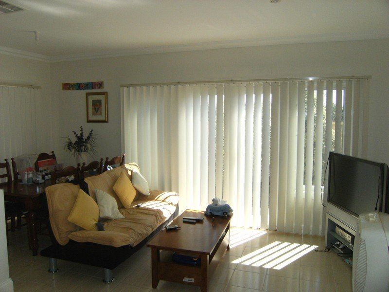 2/10 Stamford Grove, Caroline Springs - Thumbnail 3