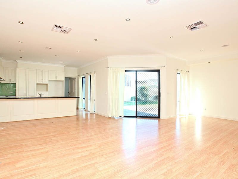 22 Studley Park Way, Caroline Springs - Thumbnail 4
