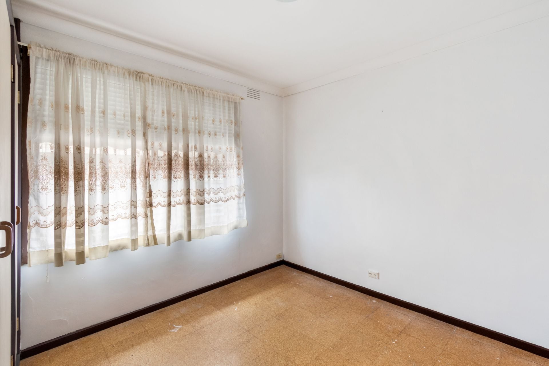 WALKING DISTANCE TO EVERYTHING!
