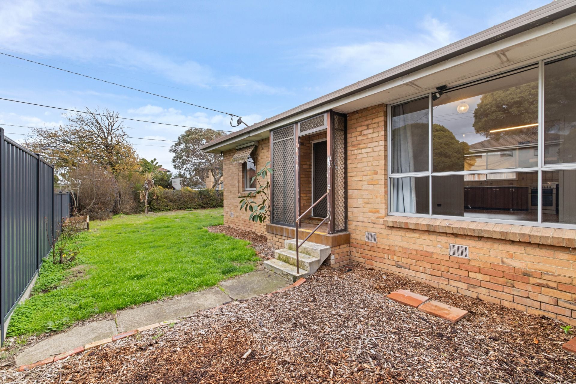 Comfortable Living with a Large Private Backyard