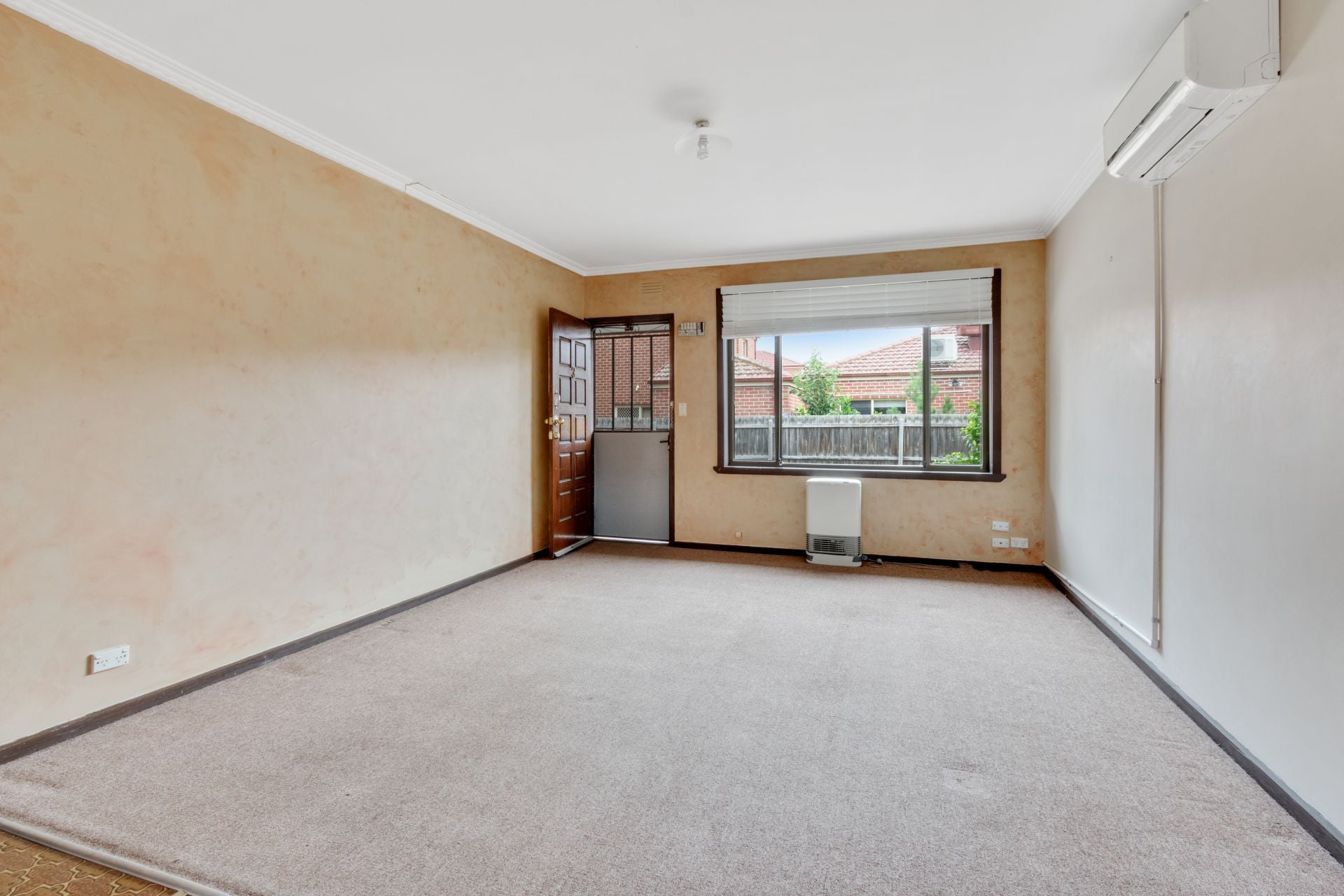 WALKING DISTANCE TO EVERYTHING!