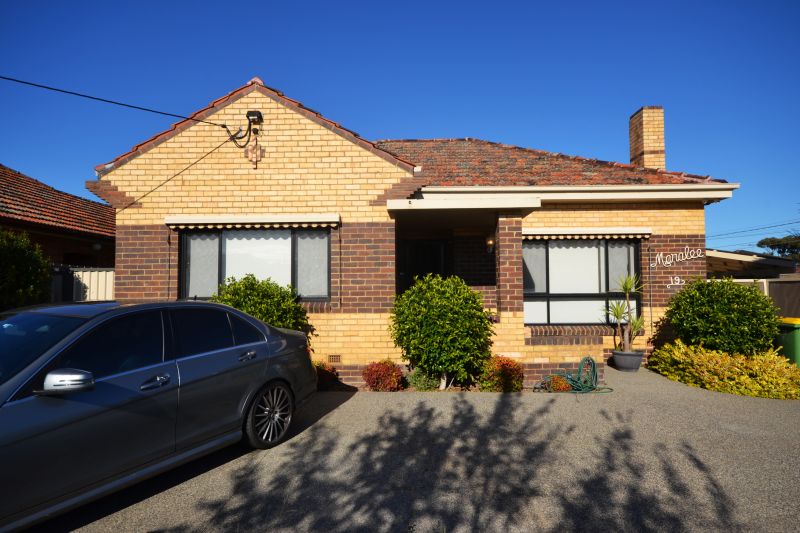 19 Fulham Grove, Reservoir