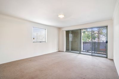 2/15A Wilson Street, Newtown