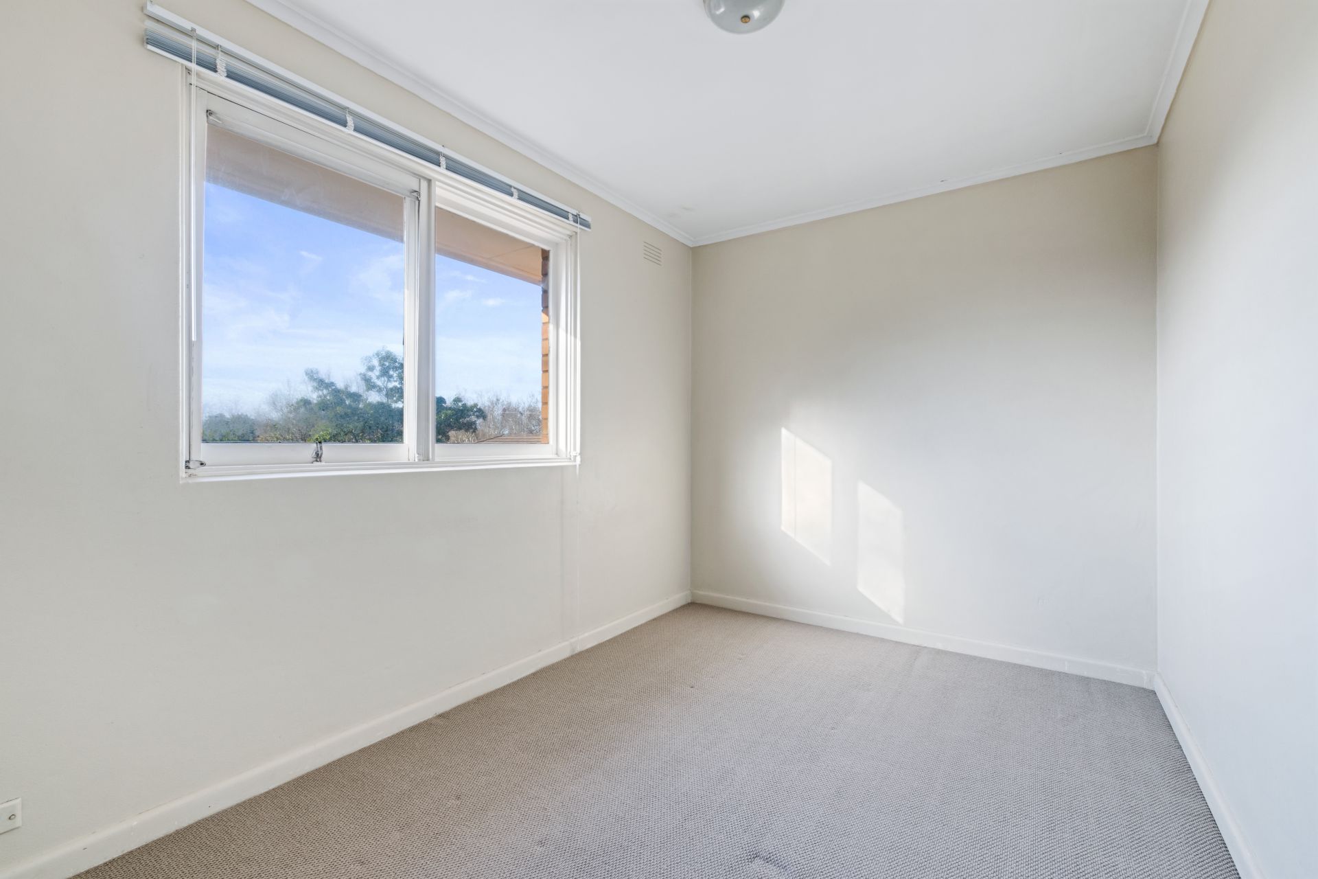 2 Bedroom Apartment In Sought After Suburb