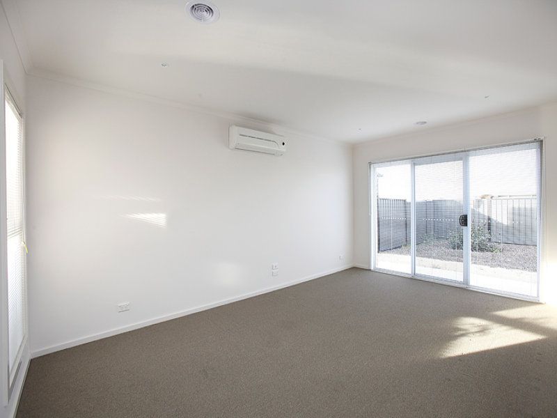 18 Derham Drive, Point Cook - Thumbnail 5