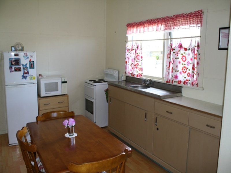 98 Meylin Street PORT MACDONNELL SA, Port Macdonnell - Thumbnail 7