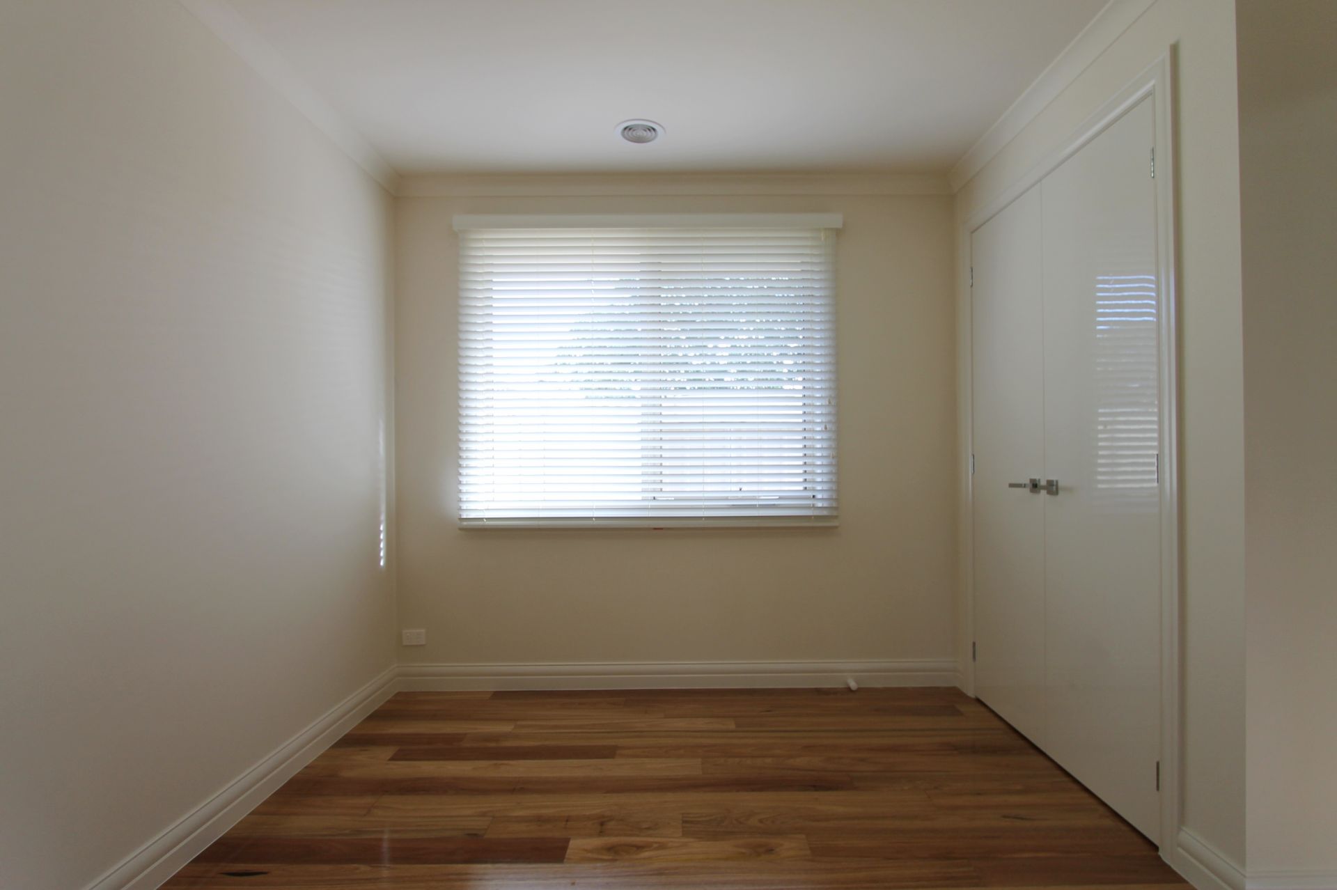 BRIGHT & INVITING !!!