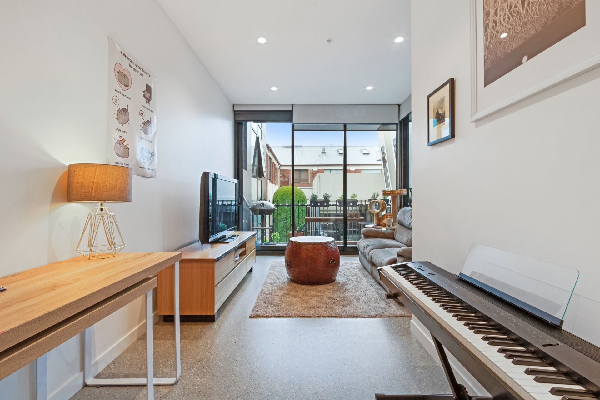 BOUTIQUE LIVING - SPACIOUS ONE BEDROOM