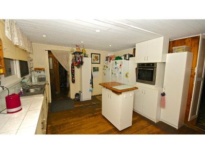 4
 
 
 
  
 
 
 1
 
 
 
  
 
 
 2
 
 
 
 
 
 
 
 43 Main Street, WILMOT TAS 7310, Wilmot - Thumbnail 7