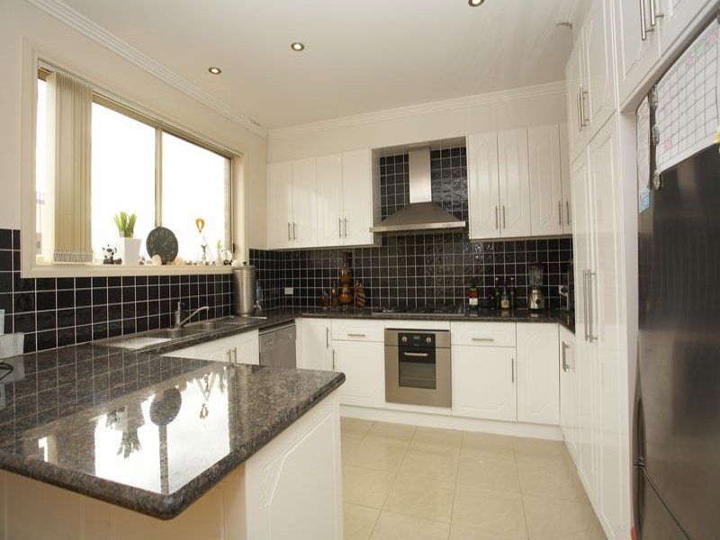 15 Hemsley Promenade, Point Cook - Thumbnail 5