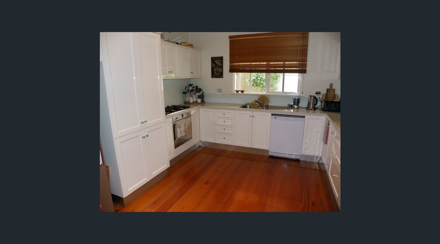 **Modern Family Residence**