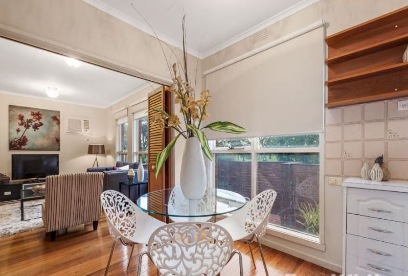 CUTE, COSY & WITH A PERFECT PARKSIDE POSITION