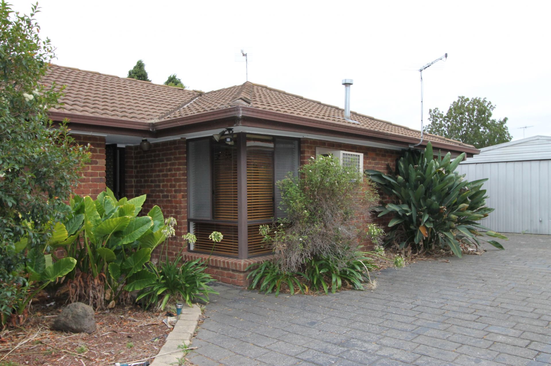 COMFORTABLE & AFFORDABLE FAMILY HOME!!