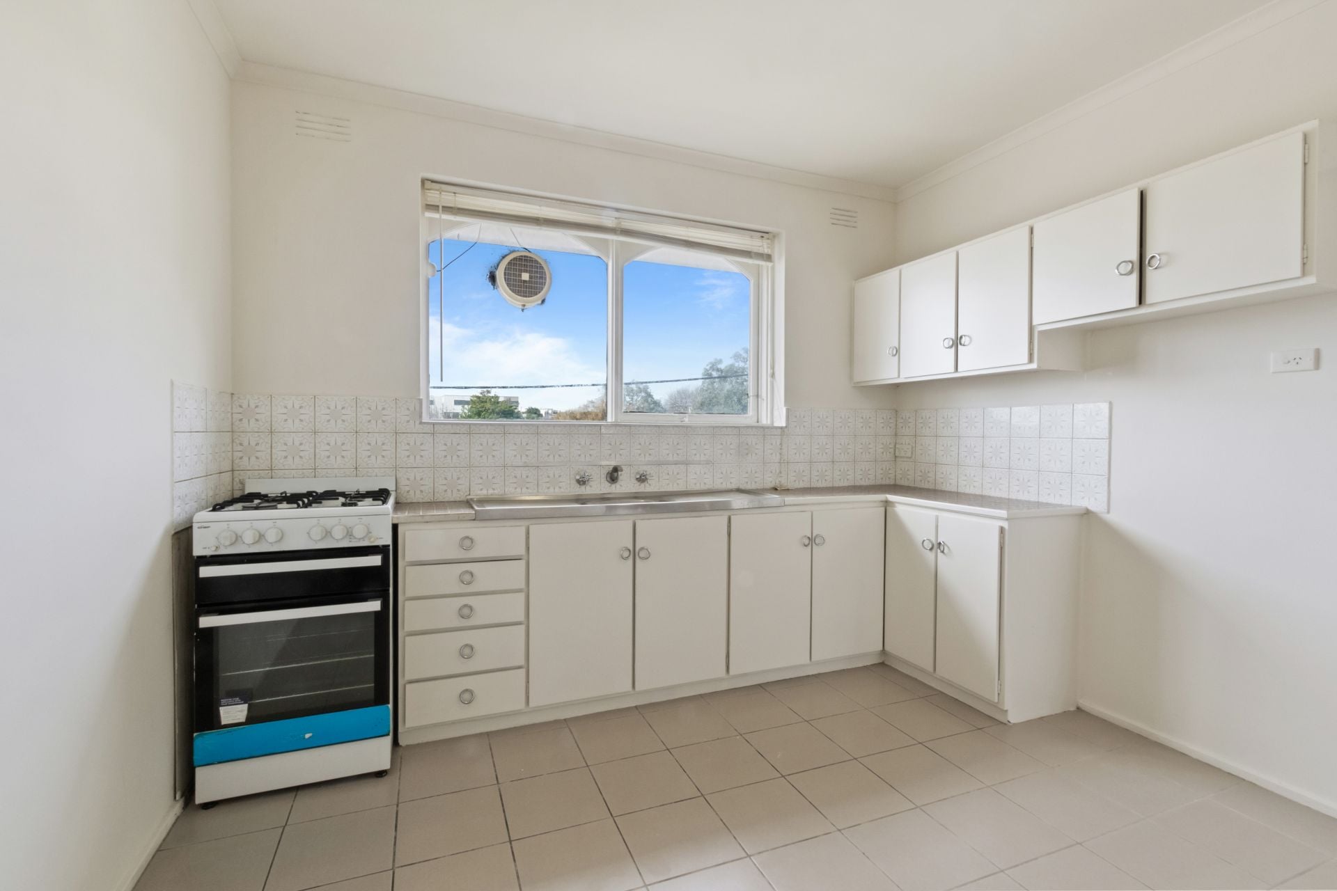 Affordable Two Bedroom Unit in Prize Location
