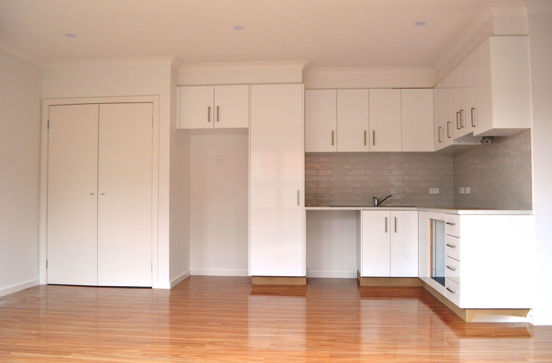 BRAND NEW UNIT IN GREAT LOCATION