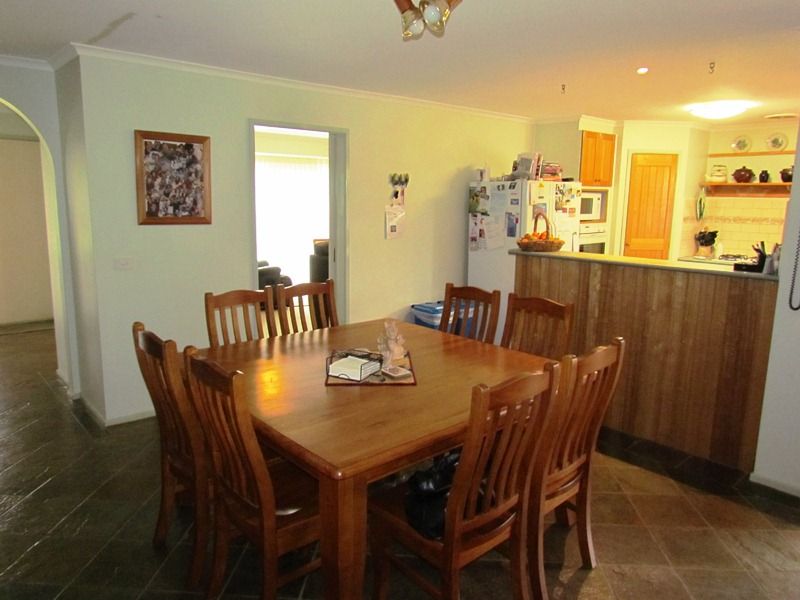 6 Marney Court, Brookfield - Thumbnail 6