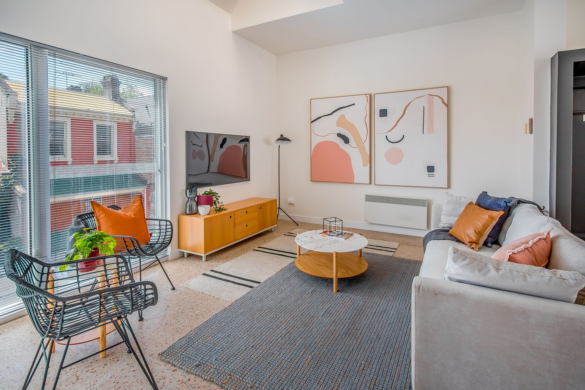 A Carefree Slice of Cosmopolitan Living
