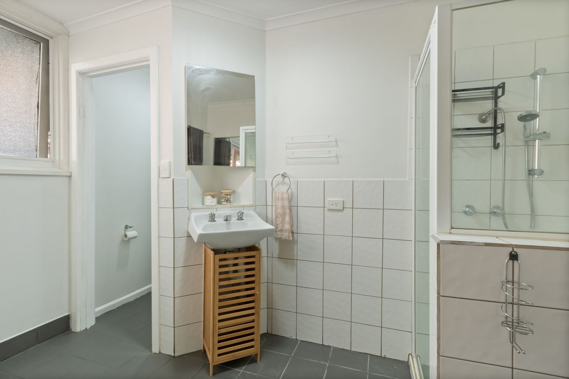 Well Presented unit close to all Amenities