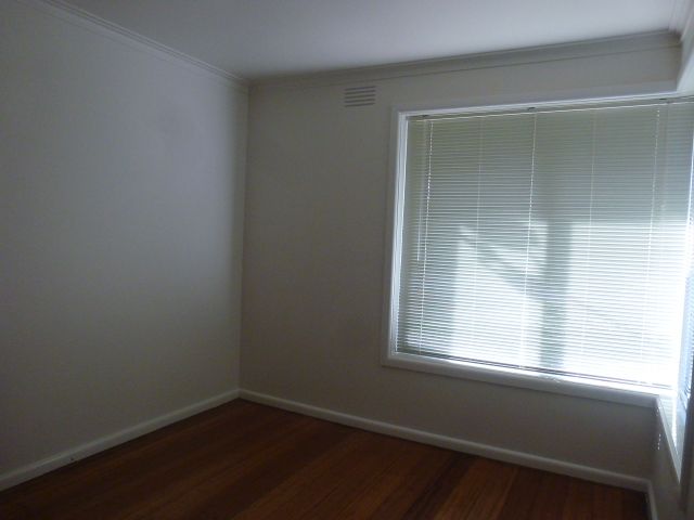 Freshly painted and perfectly located!