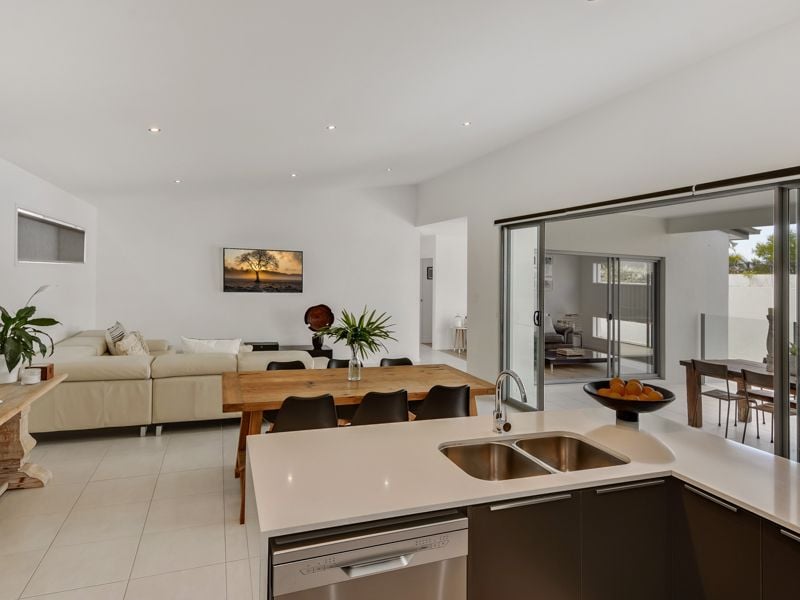 20 Doral Drive Peregian Springs QLD, Peregian Springs - Thumbnail 4