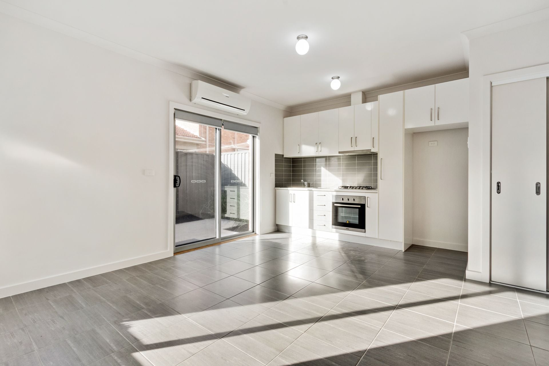 MODERN ONE BEDROOM UNIT!